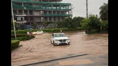 Luxury cars were stranded outside a Gurgaon society gate after heavy rainfall caused severe waterlogging. (X/@KB1997_) Luxury cars were stranded outside a Gurgaon society gate after heavy rainfall caused severe waterlogging. (X/@KB1997_)