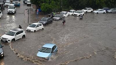 Vehicles wade through a waterlogged stretch during heavy rain at Iffco chowk in Gurugram on Monday. (Parveen Kumar/HT Photo) Vehicles wade through a waterlogged stretch during heavy rain at Iffco chowk in Gurugram on Monday. (Parveen Kumar/HT Photo)