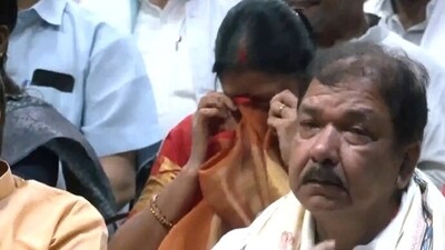 Bihar BJP president breaks down as PM Modi speaks on ‘abuses’ at mother Bihar BJP president breaks down as PM Modi speaks on ‘abuses’ at mother