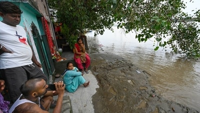 A view of the Yamuna River in Delhi, where water levels have been rising sharply due to heavy discharge from the Hathnikund barrage. (Arvind Yadav/Hindustan Times) A view of the Yamuna River in Delhi, where water levels have been rising sharply due to heavy discharge from the Hathnikund barrage. (Arvind Yadav/Hindustan Times)