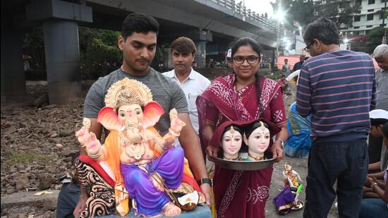 Heavy rush for household Ganpati, Gauri immersion on 7th day