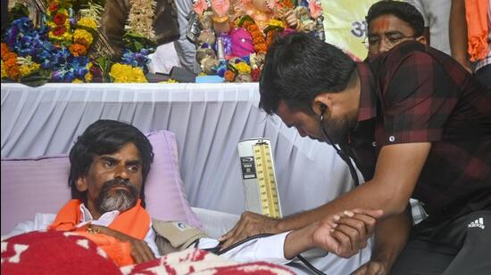 Maratha Protesto: Jarange için polis bildirimi, diğerleri Azad Maidan'ı temizlemek | Mumbai Haberleri
