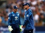Joe Root and Jos Buttler look downbeat during England's loss vs South Africa.
