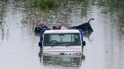 Vehicles in Noida's Sector 167 were submerged as the Yamuna river was in spate following heavy monsoon rains on Wednesday ,September 03, 2025. (Sunil Ghosh/HT Photo)