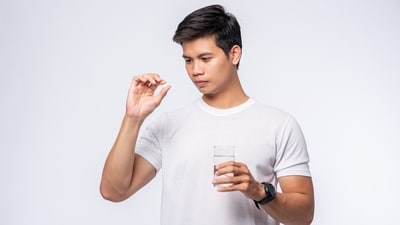 Always follow your doctor's advice and guidance on when to stop taking antibiotics. Consult your doctor about managing side effects, rather than discontinuing the medication. (Freepik) Always follow your doctor's advice and guidance on when to stop taking antibiotics. Consult your doctor about managing side effects, rather than discontinuing the medication. (Freepik)