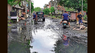 A thick layer of sludge and garbage in Kashmir Nagar after water receded from most of the areas in Ludhiana on Wednesday. (Gurpreet Singh/HT) A thick layer of sludge and garbage in Kashmir Nagar after water receded from most of the areas in Ludhiana on Wednesday. (Gurpreet Singh/HT)