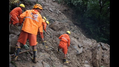 Efforts underway to rescue two peole buried in Kullu landslide. (Aqil Khan /HT) Efforts underway to rescue two peole buried in Kullu landslide. (Aqil Khan /HT)