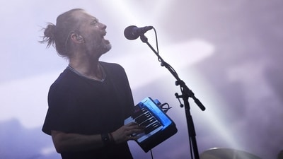 FILE PHOTO: Radiohead performs on the Pyramid Stage at Worthy Farm in Somerset during the Glastonbury Festival in Britain, June 23, 2017.  REUTERS/Dylan Martinez/File Photo (REUTERS)