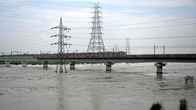 The river touched 207 metres at 1 pm; 207.04 metres at 2 pm, and at 3 pm, was flowing at 207.09 metres. (AFP) The river touched 207 metres at 1 pm; 207.04 metres at 2 pm, and at 3 pm, was flowing at 207.09 metres. (AFP)