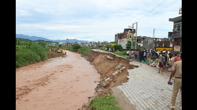 Tricity roads battered after the incessant rains that started last week. (Keshav Singh/HT) Tricity roads battered after the incessant rains that started last week. (Keshav Singh/HT)