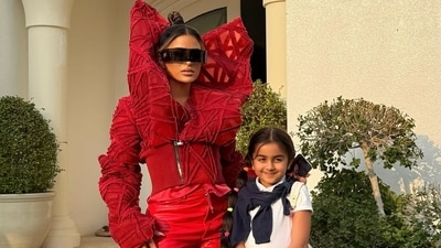 Safa Siddiqui chose a dramatic outfit for her daughter's first day of school (Instagram/@safa_dubai) Safa Siddiqui chose a dramatic outfit for her daughter's first day of school (Instagram/@safa_dubai)