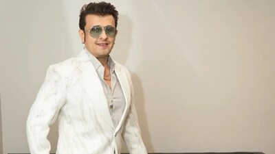 Sonu Nigam has spoken about the remake of his 1999 single Bijuria Sonu Nigam has spoken about the remake of his 1999 single Bijuria