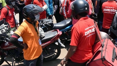 Swiggy and Zomato delivery boys. (HT) Swiggy and Zomato delivery boys. (HT)