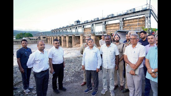 Punjab governor Gulab Chand Kataria during his visit to Madhopur Headworks in Pathankot on Wednesday. (HT)