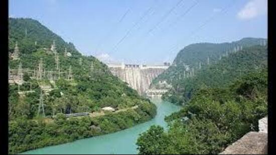 The water level in the Bhakra Dam reservoir, Gobind Sagar Lake, on Wednesday rose to 1,678.45 feet, just 1.5 feet short of its maximum filling capacity of 1,680 feet (HT File)