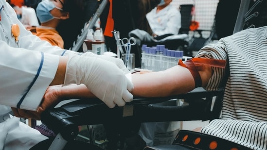 Doctor busts myths about blood donation leading to calorie burn and weight loss. (Unsplash)