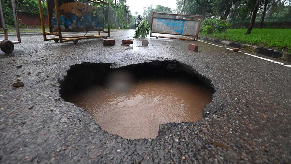 A part of the road that caved in on the road from Sector 5 to Sector 26 near the Chandigarh Golf Course on Wednesday. (Keshav Singh/HT) A part of the road that caved in on the road from Sector 5 to Sector 26 near the Chandigarh Golf Course on Wednesday. (Keshav Singh/HT)