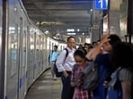 The amended plan was presented to the state government two weeks ago by the Mumbai Rail Vikas Corporation (MRVC), with an eye on Mumbai’s swelling railway commuting population (HT Photo)