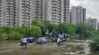A car stuck on a waterlogged stretch at Dharampur road in Sector 107 on Thursday. (Parveen Kumar/HT) A car stuck on a waterlogged stretch at Dharampur road in Sector 107 on Thursday. (Parveen Kumar/HT)
