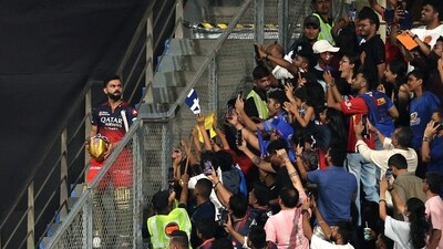 Fans at the Wankhede Stadium reach out towards Virat Kohli. (REUTERS)
