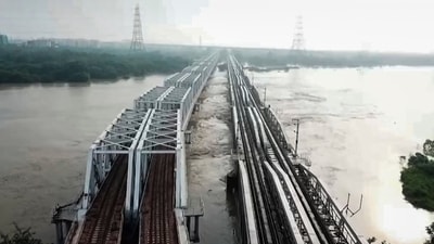 A view of the Loha Pul (Old Iron Bridge) in New Delhi after the water level in the Yamuna River stood at 207.48 metres on Thursday. (PTI) A view of the Loha Pul (Old Iron Bridge) in New Delhi after the water level in the Yamuna River stood at 207.48 metres on Thursday. (PTI)