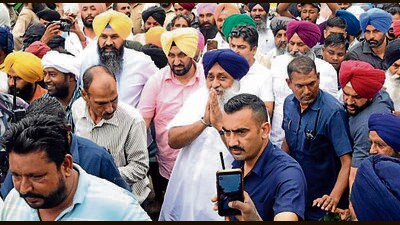 Sukhbir Badal in Fasse village of Ludhiana on Thursday. (HT Photo) Sukhbir Badal in Fasse village of Ludhiana on Thursday. (HT Photo)