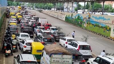 Traffic snarl at Rajiv Chowk due tot he protest on Thursday. (HT Photo)
