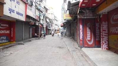 A desert view of Danapur market in Patna during Bihar Bandh called by NDA against the opposition over the alleged derogatory remarks made against Prime Modi's late mother. (PTI)