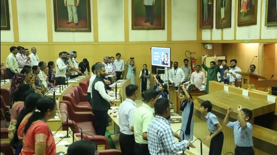 PCMC organised Teacher’s Day celebration in the hall of its office by inviting students from 134 civic-run schools to become teachers to municipal officials. (HT)
