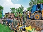 Army personnel build a bundh by putting sandbags at Sasrali Colony in Ludhiana on Friday. (Gurpreet Singh/HT) Army personnel build a bundh by putting sandbags at Sasrali Colony in Ludhiana on Friday. (Gurpreet Singh/HT)