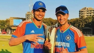 Yuvraj Singh offers guidance to Shubman Gill, Abhishek Sharma (X Image) Yuvraj Singh offers guidance to Shubman Gill, Abhishek Sharma (X Image)
