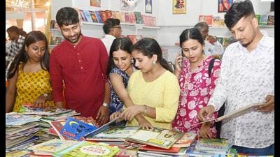 Book lovers at the 22nd edition of the National Book Fair at Balrampur Garden in Lucknow on September 5. (Deepak Gupta/HT) Book lovers at the 22nd edition of the National Book Fair at Balrampur Garden in Lucknow on September 5. (Deepak Gupta/HT)
