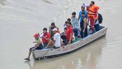 Civil Defence and Delhi Flood Control Department personnel make announcements and rescue local residents and animals from a flooded street near the Yamuna Bank Metro Station (Raj K Raj / Hindustan Times) Civil Defence and Delhi Flood Control Department personnel make announcements and rescue local residents and animals from a flooded street near the Yamuna Bank Metro Station (Raj K Raj / Hindustan Times)