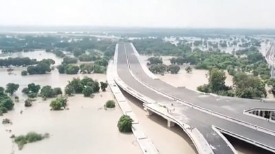 Areas including Kalindi Kunj, Nigam Bodh Ghat area, Monastery Market, Yamuna Bazaar, and Vasudev Ghat still face acute waterlogging. (Video grab/PTI) Areas including Kalindi Kunj, Nigam Bodh Ghat area, Monastery Market, Yamuna Bazaar, and Vasudev Ghat still face acute waterlogging. (Video grab/PTI)