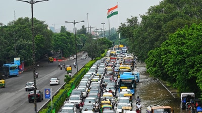 Delhi traffic police have asked commuters to plan journey in advance and follow staggered timings, if possible. (Vipin Kumar/Hindustan Times)