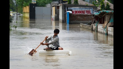 Foodwaters in Sector 129 of Noida (Sunil Ghosh / HT) Foodwaters in Sector 129 of Noida (Sunil Ghosh / HT)