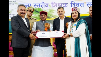 Himachal governor Shiv Pratap Shukla presents state award to a teacher during a ceremony organised on Teachers' Day, at Peter Hoff, in Shimla, on Friday. (ANI) Himachal governor Shiv Pratap Shukla presents state award to a teacher during a ceremony organised on Teachers' Day, at Peter Hoff, in Shimla, on Friday. (ANI)