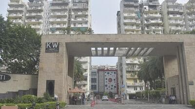 Hundreds of residents at KW Shristi high-rise in Raj Nagar Extension have been facing long and frequent power outages since Tuesday night in Ghaziabad. (Sakib Ali/HT PHOTO) Hundreds of residents at KW Shristi high-rise in Raj Nagar Extension have been facing long and frequent power outages since Tuesday night in Ghaziabad. (Sakib Ali/HT PHOTO)