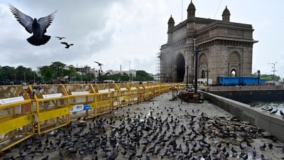 The Mumbai traffic police reportedly received threat message warning that 34 'human bombs' have been planted in 34 vehicles across the city (Hindustan Times)