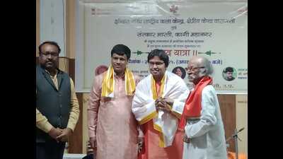 Renowned classical Jal Tarang artist Padma Shri Rajeshwar Acharya with a young performer during Naad Yatra in Kashi (Sourced) Renowned classical Jal Tarang artist Padma Shri Rajeshwar Acharya with a young performer during Naad Yatra in Kashi (Sourced)