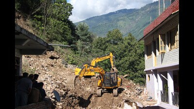 Rescue operations underway at landslide hit Inner Akhara Bazaar of Kullu in Himachal on Friday. (Aqil Khan/HT) Rescue operations underway at landslide hit Inner Akhara Bazaar of Kullu in Himachal on Friday. (Aqil Khan/HT)