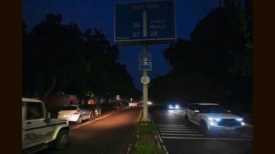 Residents say that inadequate lighting has made commuting unsafe in the city. Many residents also link the poor state of street lighting to a rise in accidents and petty crime. (Keshav Singh/HT) Residents say that inadequate lighting has made commuting unsafe in the city. Many residents also link the poor state of street lighting to a rise in accidents and petty crime. (Keshav Singh/HT)