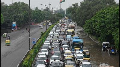 Snarl near ISBT on Friday. (Vipin Kumar/HT Photo) Snarl near ISBT on Friday. (Vipin Kumar/HT Photo)