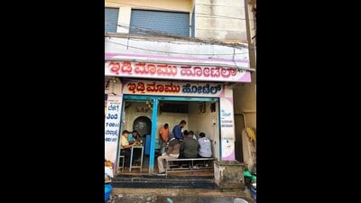 The name board is in Kannada only. It is a white name board with a blue shutter. There is limited seating. (Ajit Bhaskar) The name board is in Kannada only. It is a white name board with a blue shutter. There is limited seating. (Ajit Bhaskar)