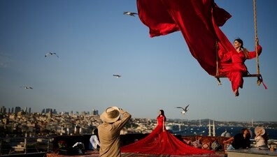 Tourists take photos in an open-air studio with a view of the Bosphorus in Istanbul, Turkey, Saturday, July 19, 2025 (AP) Tourists take photos in an open-air studio with a view of the Bosphorus in Istanbul, Turkey, Saturday, July 19, 2025 (AP)