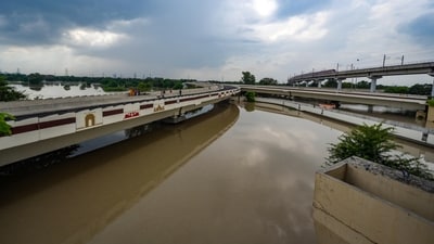 New Delhi, India – Sept. 4, 2025: A view of the swollen Yamuna River near Mayur Vihar following heavy monsoon rains, in New Delhi on Thursday. (Photo by Raj K Raj / Hindustan Times) (RAJ K RAJ /HT PHOTO) New Delhi, India – Sept. 4, 2025: A view of the swollen Yamuna River near Mayur Vihar following heavy monsoon rains, in New Delhi on Thursday. (Photo by Raj K Raj / Hindustan Times) (RAJ K RAJ /HT PHOTO)