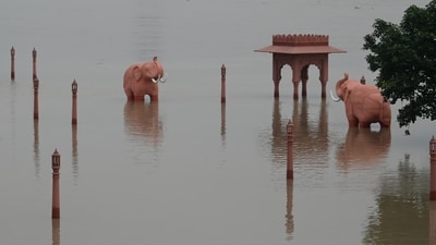Water from the Yamuna River submerged the Vasudev Ghat area on Friday (Vipin Kumar/Hindustan Times) Water from the Yamuna River submerged the Vasudev Ghat area on Friday (Vipin Kumar/Hindustan Times)