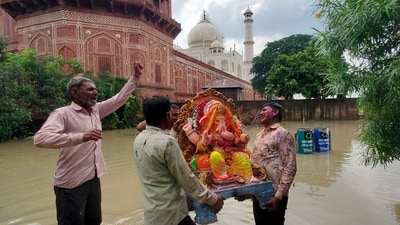 Devotees immerse an idol of Lord Ganesha in the River Yamuna at Dussehra Ghat behind the Taj Mahal, in Uttar Pradesh's Agra. (ANI) Devotees immerse an idol of Lord Ganesha in the River Yamuna at Dussehra Ghat behind the Taj Mahal, in Uttar Pradesh's Agra. (ANI)