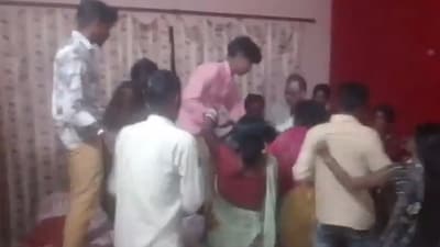 A video of the bizarre incident has recently emerged and gone viral on social media. (Screengrab/X/@pawanks1997) A video of the bizarre incident has recently emerged and gone viral on social media. (Screengrab/X/@pawanks1997)