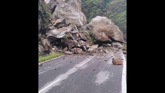 Meanwhile, Public Works Department (PWD) Minister of Himachal Pradesh, Vikramaditya Singh said that 1,380 machines pressed to service across districts to restore blocked roads. (HT Photo)